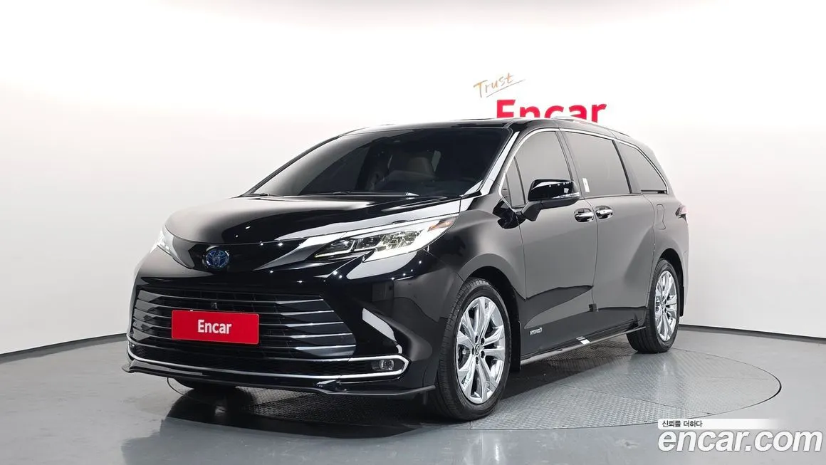 Toyota Sienna — фото 1