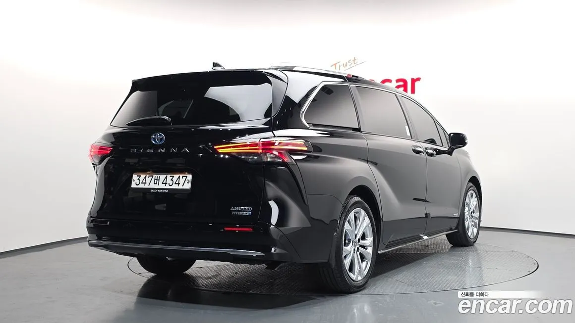 Toyota Sienna — фото 5