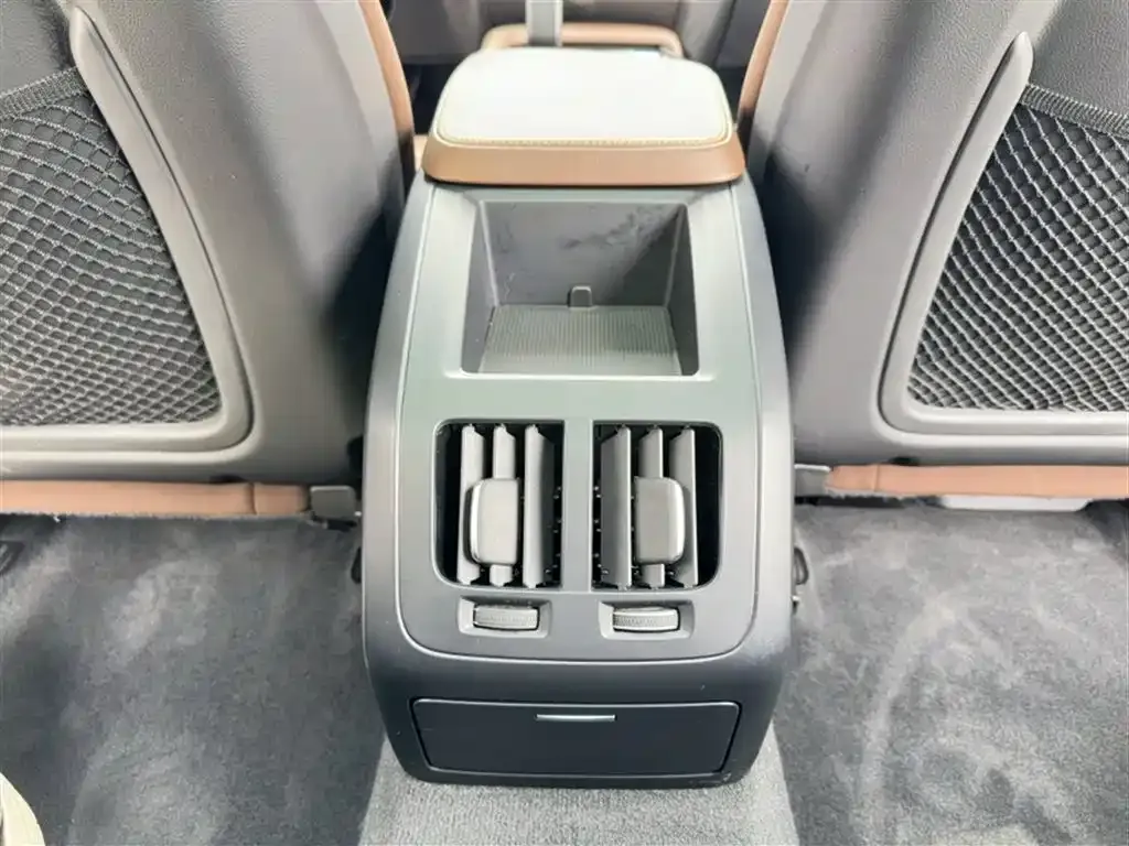Volvo S90 2024 из CN, фото 3