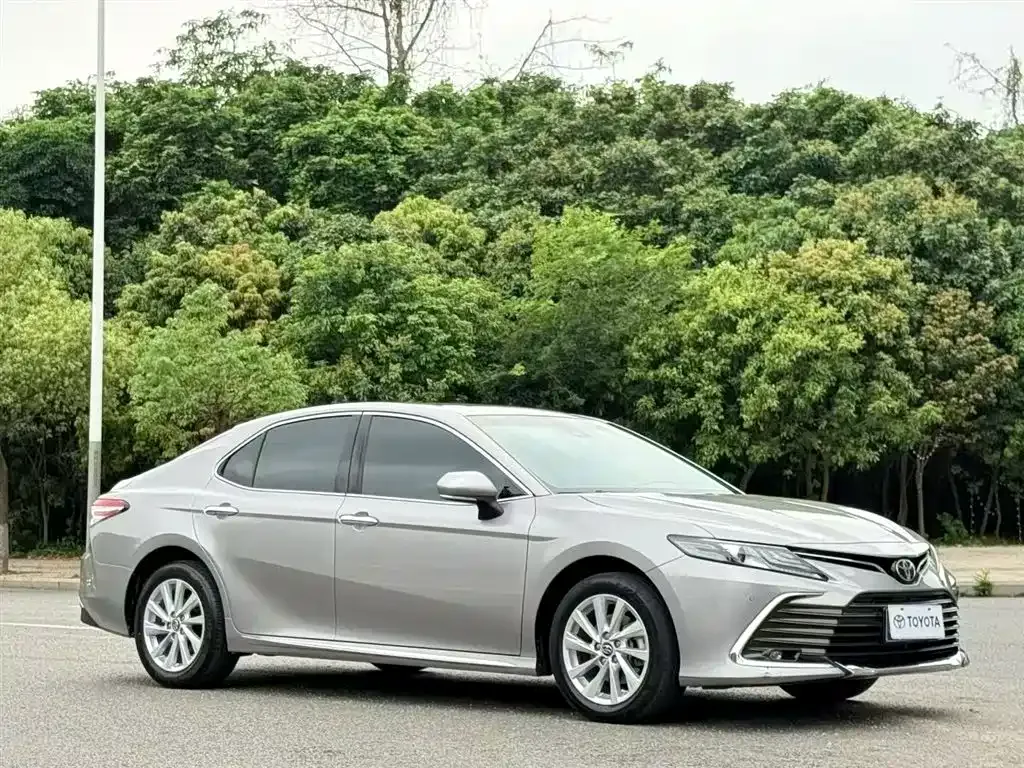 Toyota Camry — фото 8