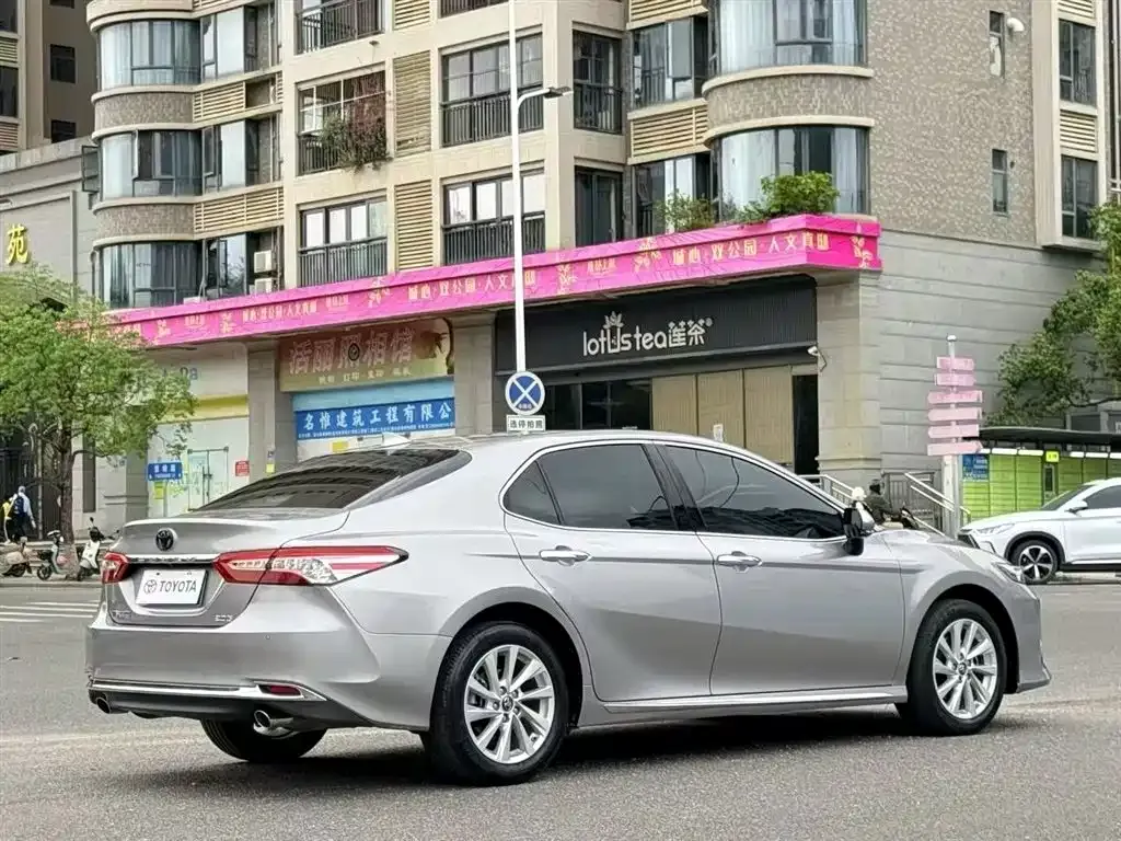 Toyota Camry — фото 7
