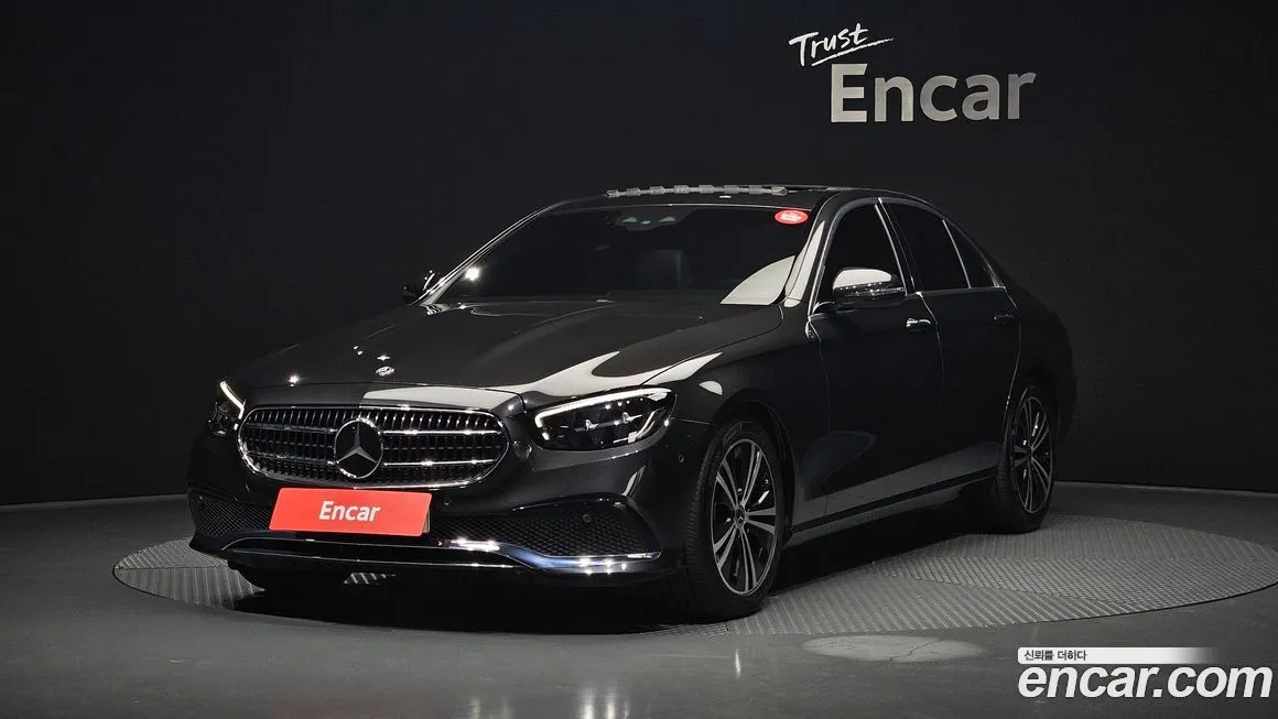 Mercedes-Benz E-Class — фото 1
