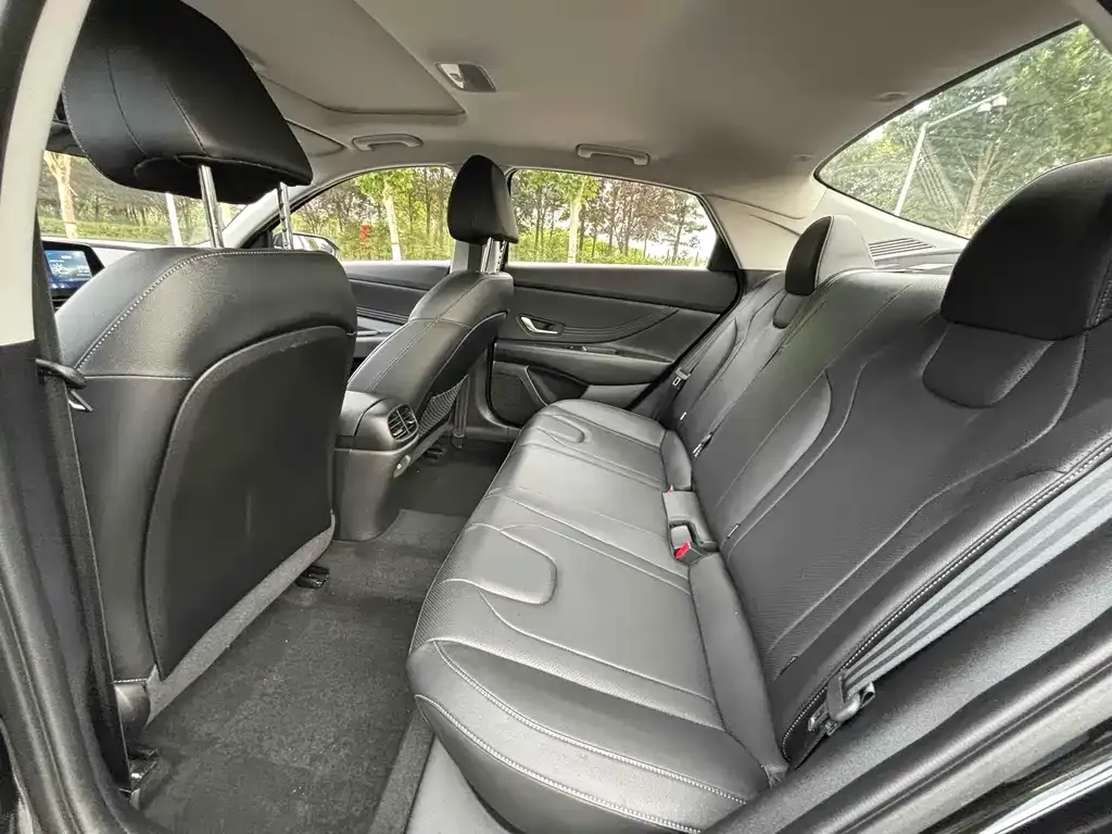 Hyundai Elantra 2023 из CN, фото 3