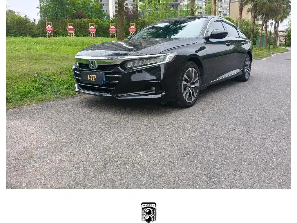 Honda Accord — фото 1