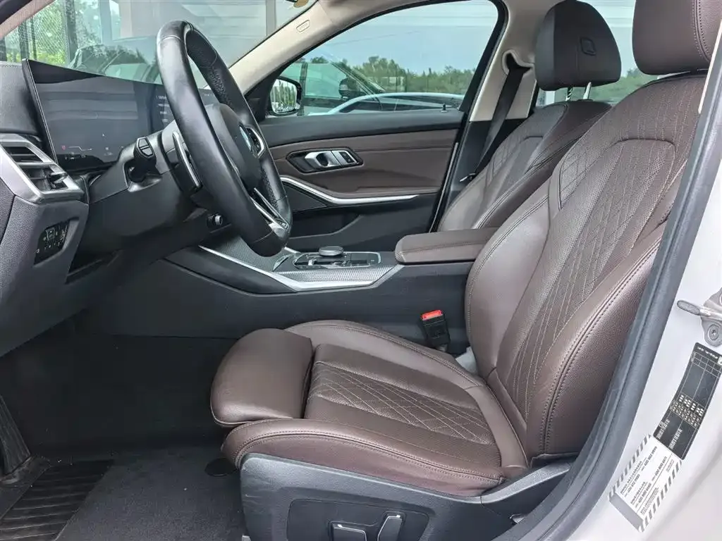 BMW 3 Series 2024 из CN, фото 2