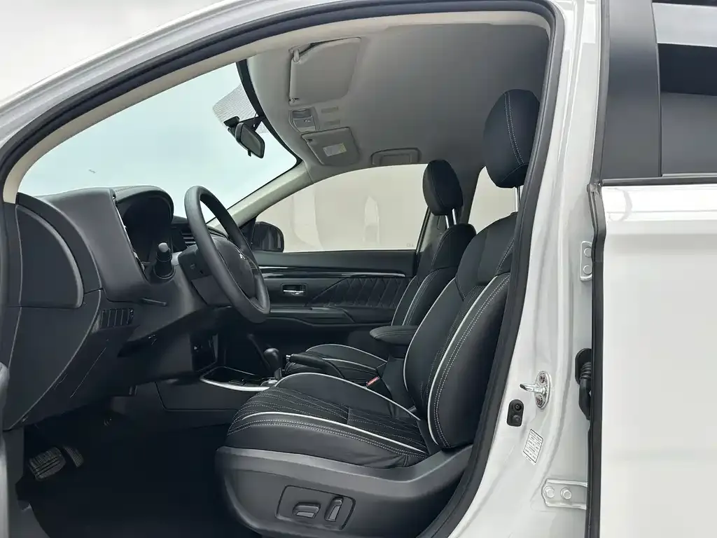 Mitsubishi Outlander 2022 из CN, фото 10