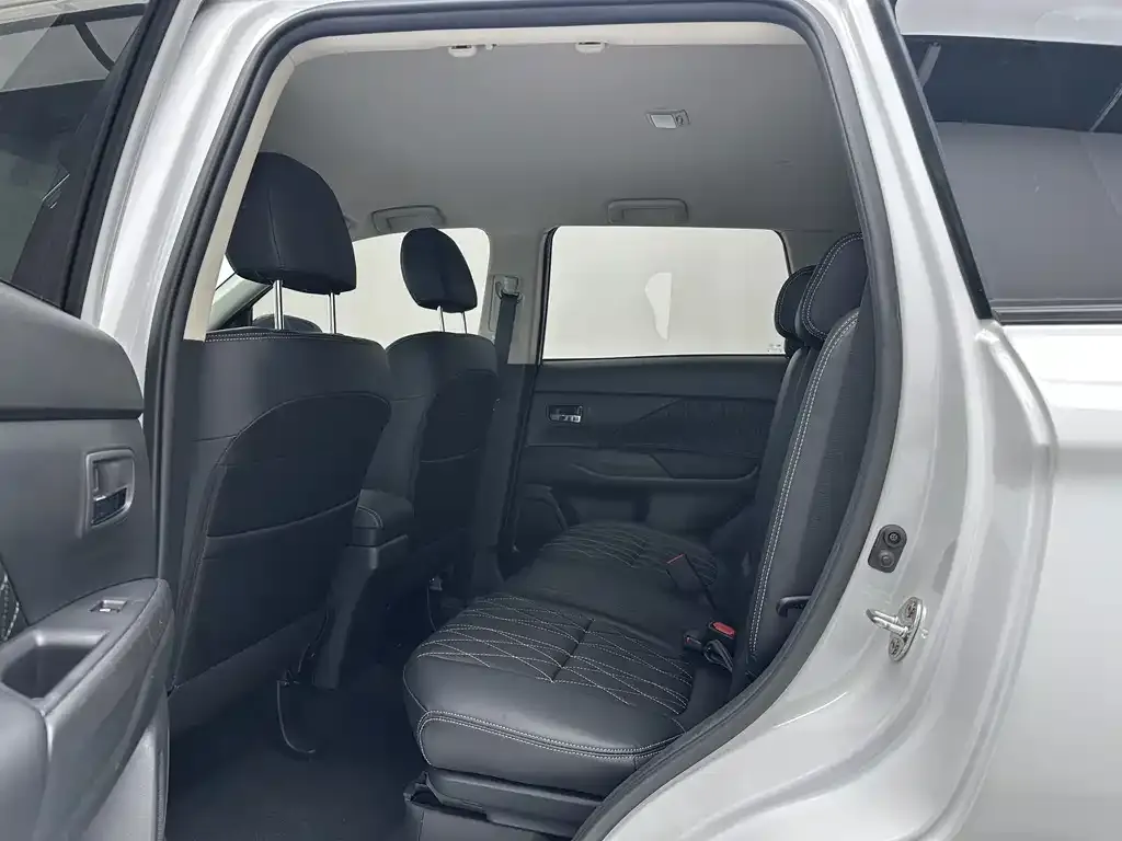 Mitsubishi Outlander 2022 из CN, фото 5