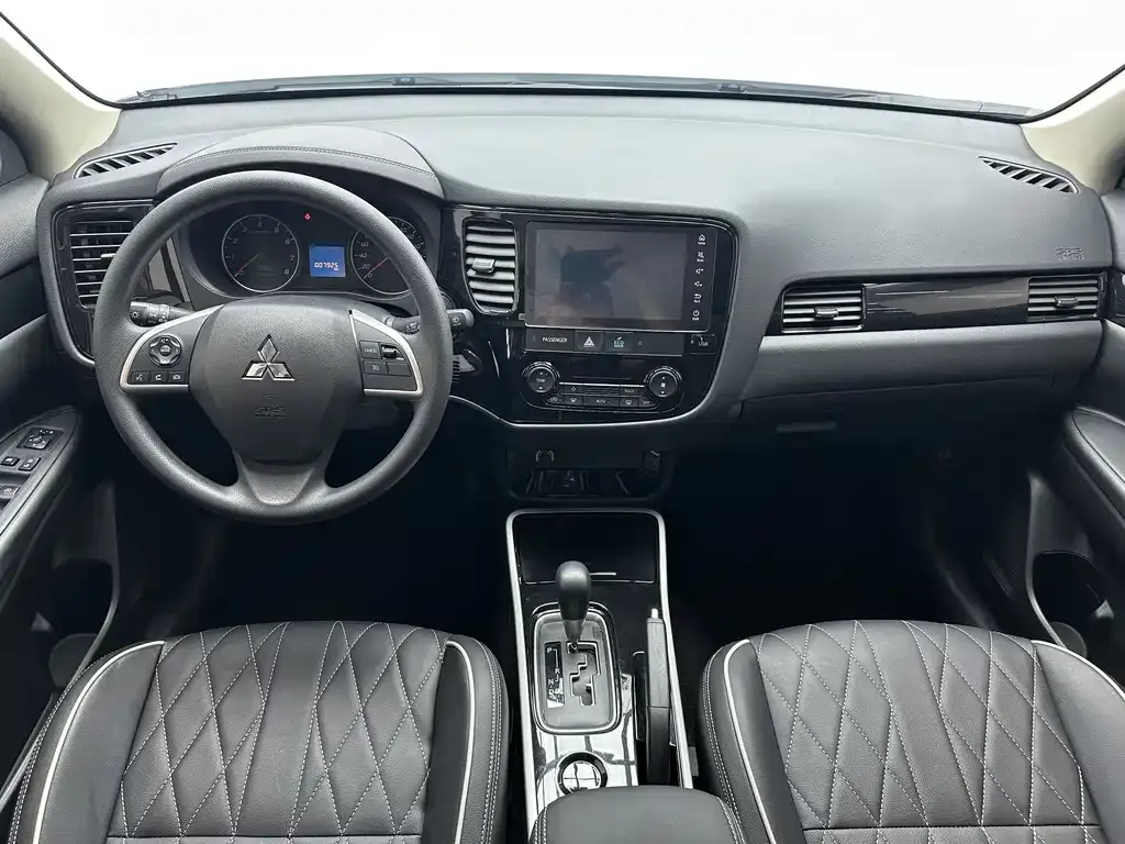 Mitsubishi Outlander 2022 из CN, фото 7