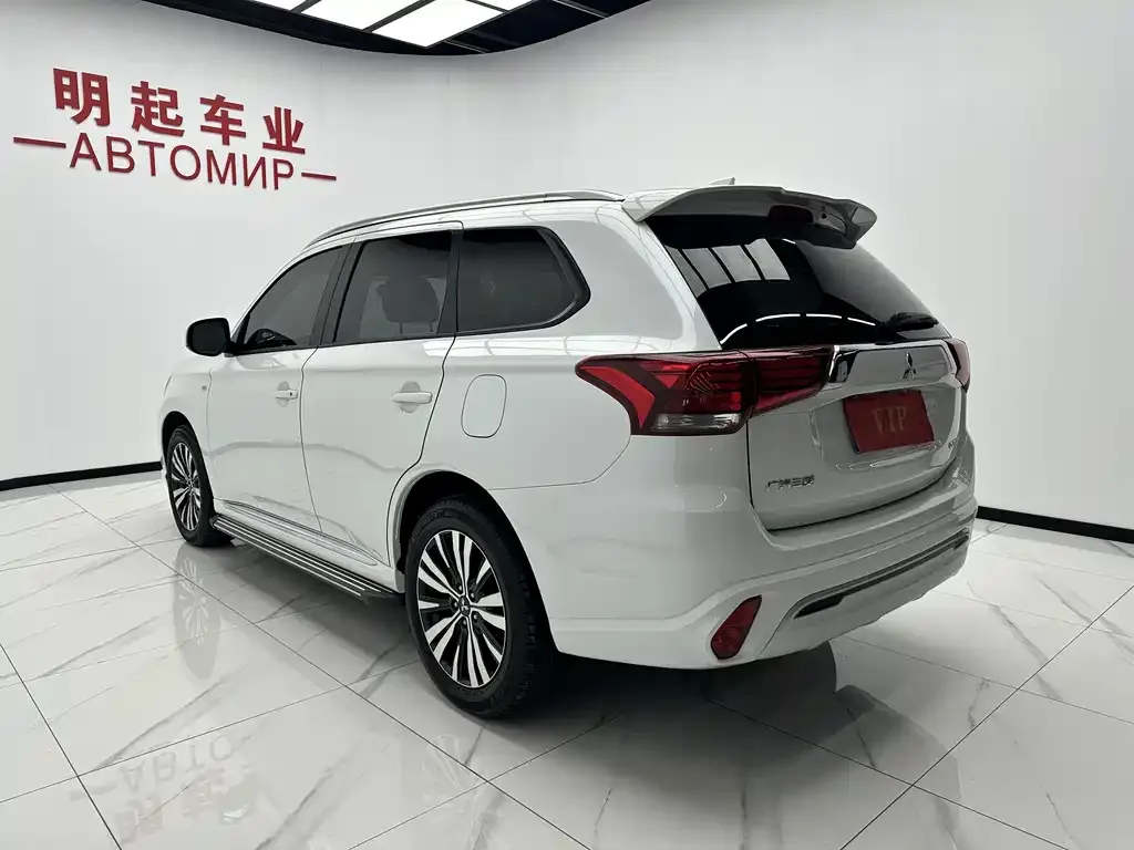 Mitsubishi Outlander 2022 из CN, фото 9