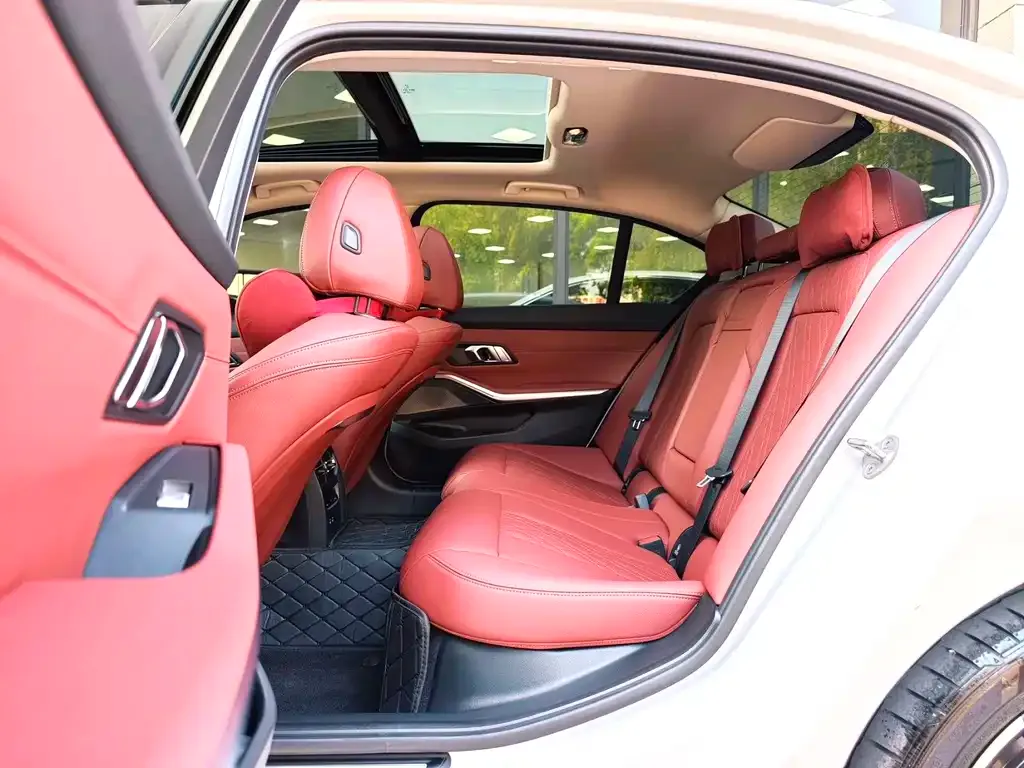 BMW 3 Series 2025 из CN, фото 2