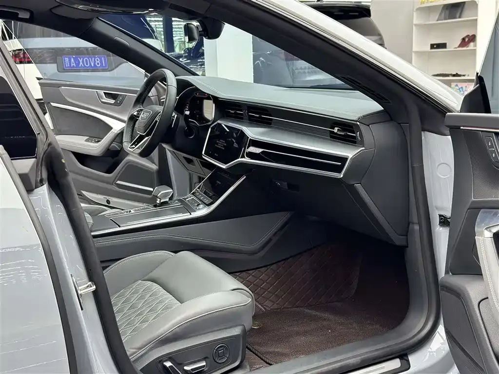 Audi A7L 2024 из CN, фото 8