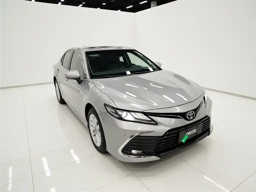 Toyota Camry — фото 3