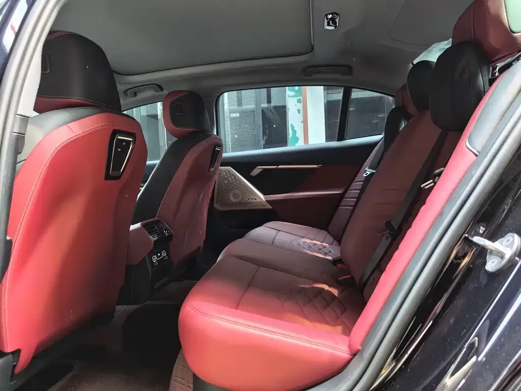 BMW 5 Series 2024 из CN, фото 2