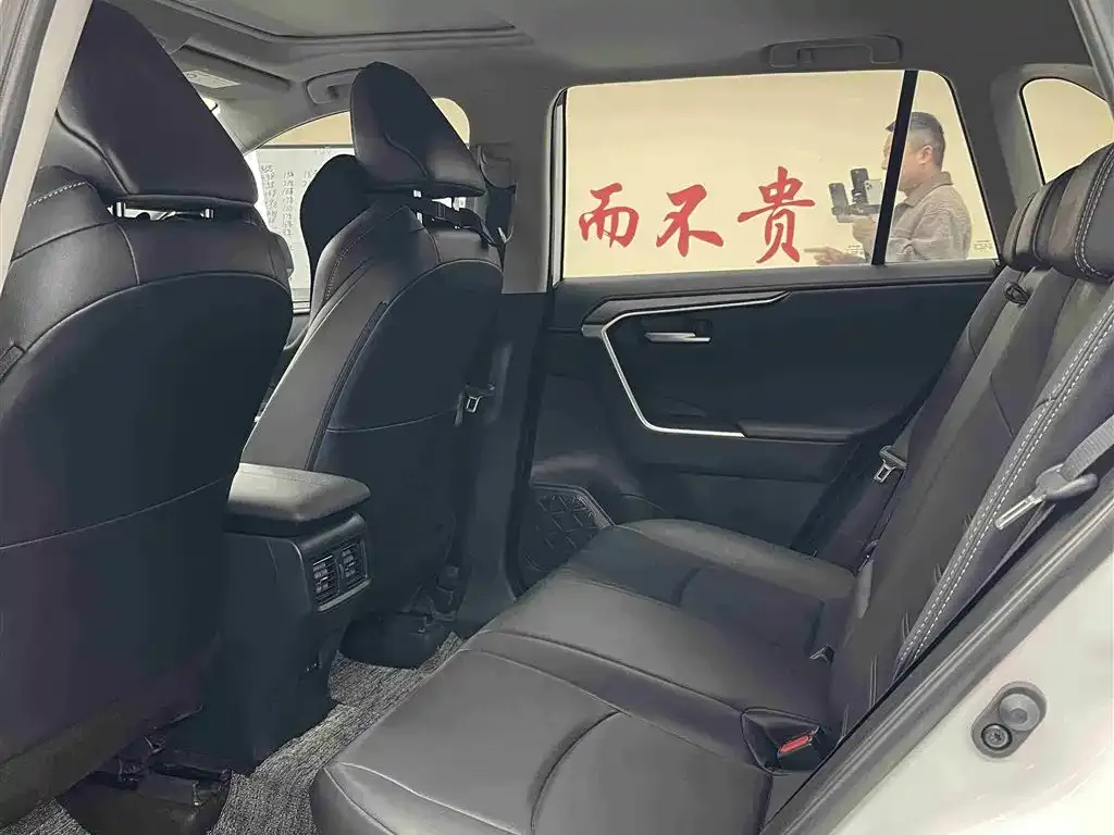 Toyota Wildlander 2023 из CN, фото 8