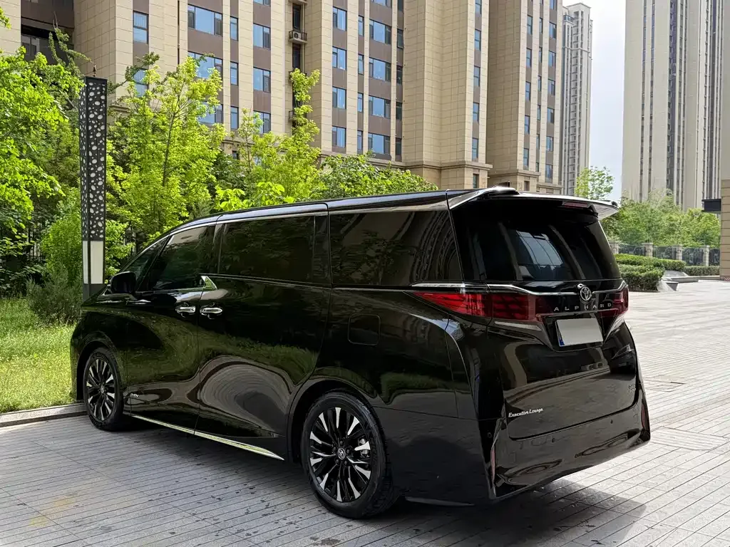 Toyota Alphard — фото 8