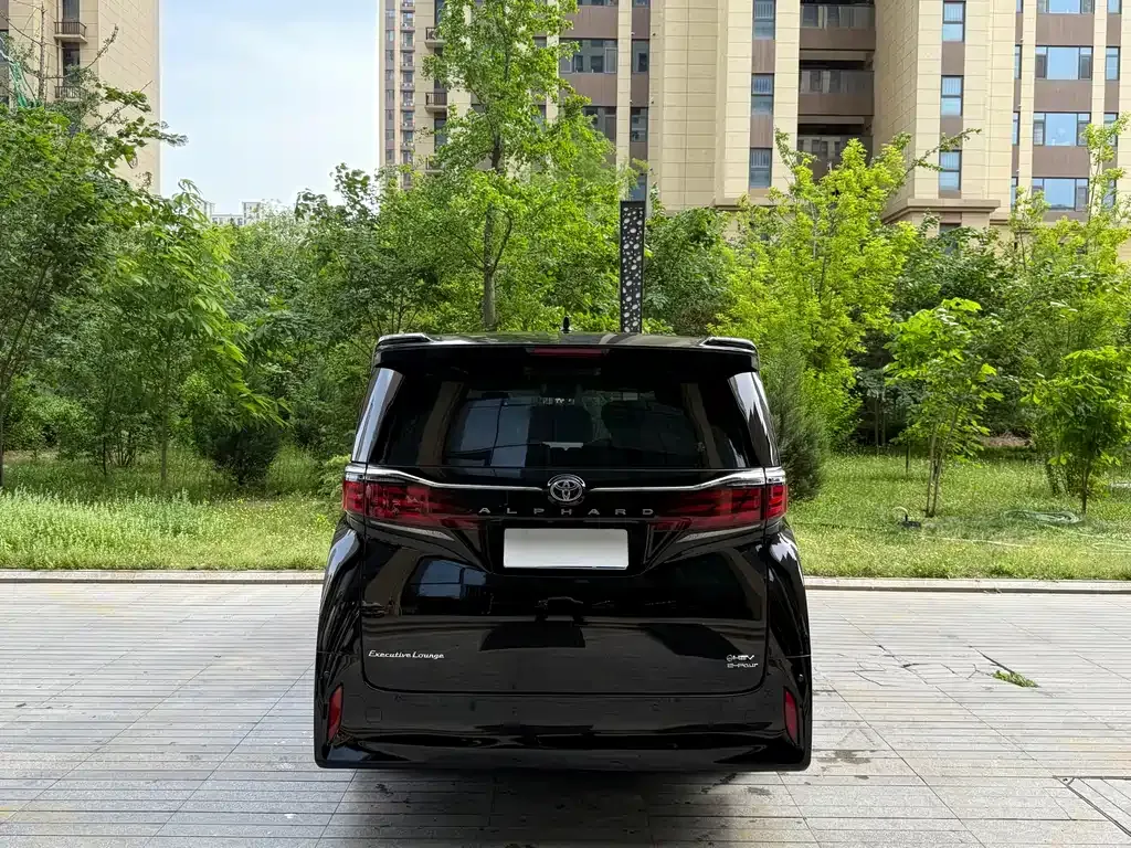 Toyota Alphard — фото 6