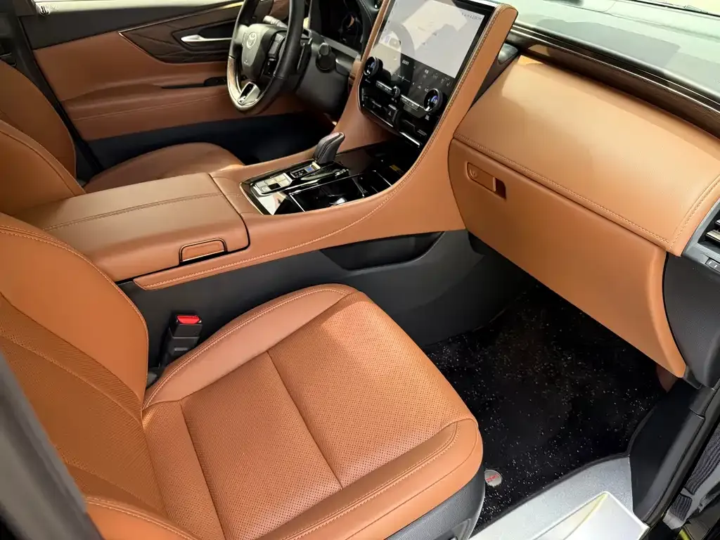 Toyota Alphard — фото 4