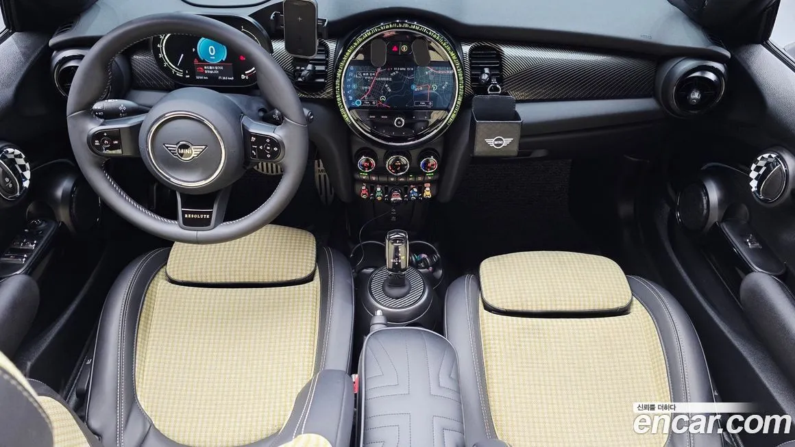 Mini Cooper Convertible 2024 из KR, фото 10