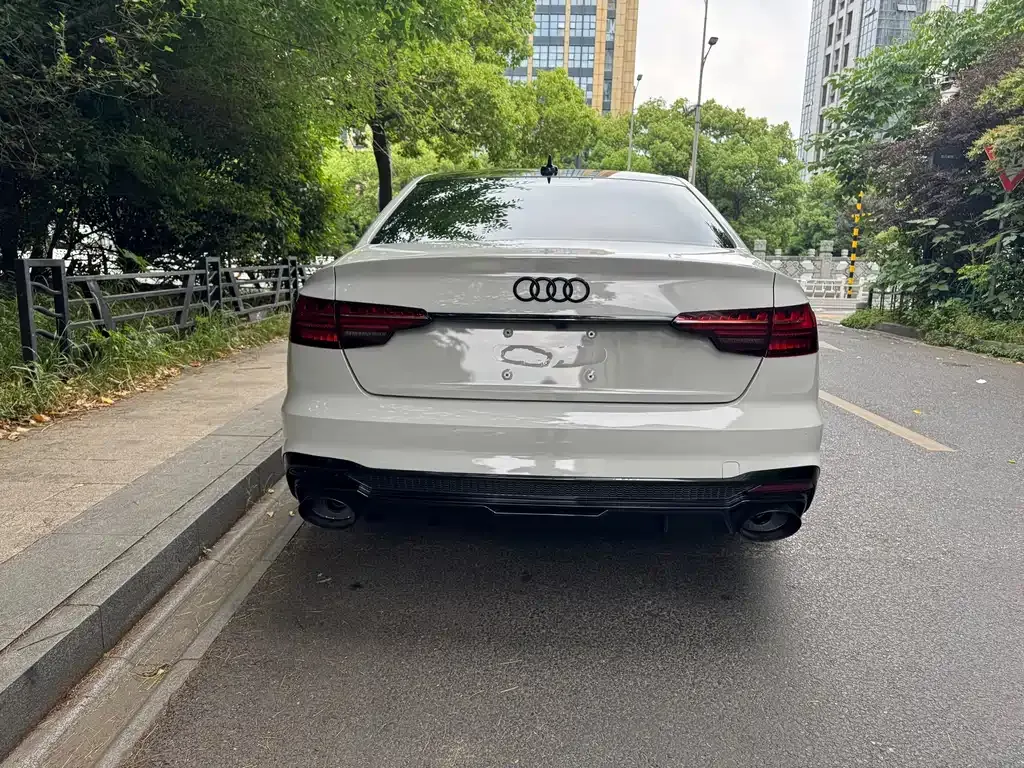 Audi A4L 2022 из CN, фото 10