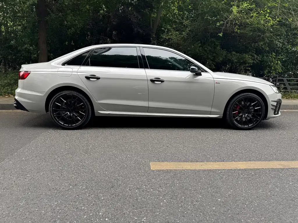 Audi A4L 2022 из CN, фото 9