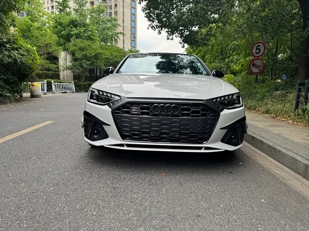 Audi A4L 2022 из CN, фото 8