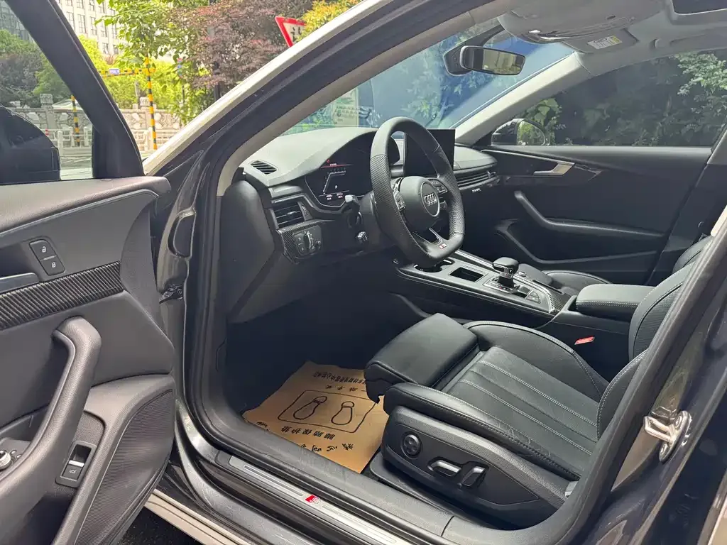 Audi A4L 2022 из CN, фото 4
