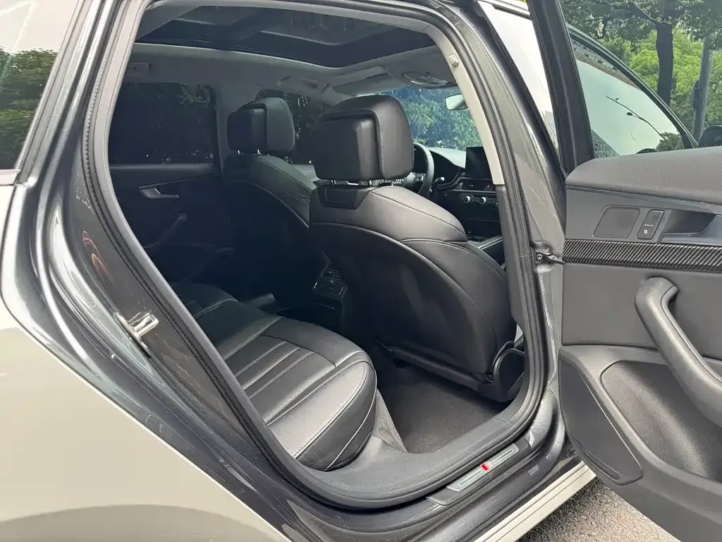 Audi A4L 2022 из CN, фото 5