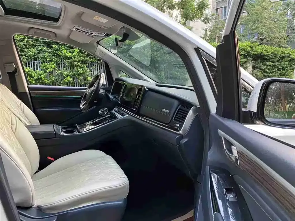 GAC Motor Trumpchi M8 — фото 10
