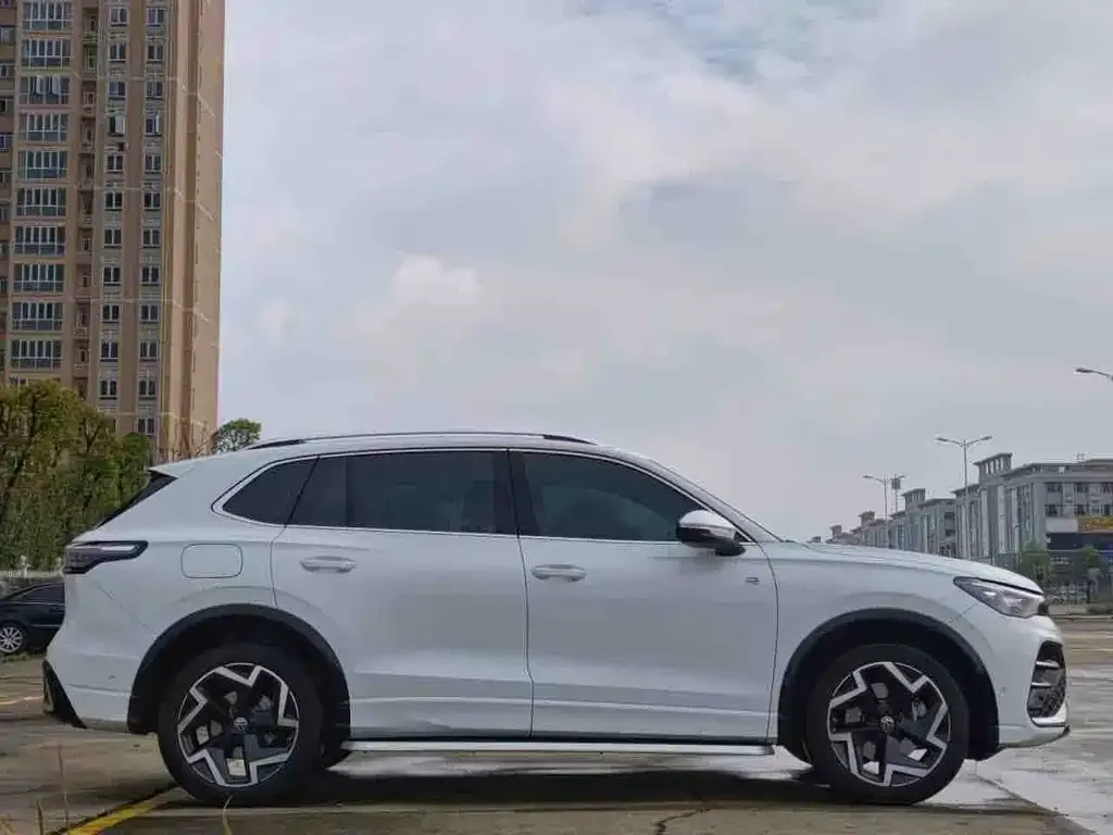 Volkswagen Tiguan L 2024 из CN, фото 2