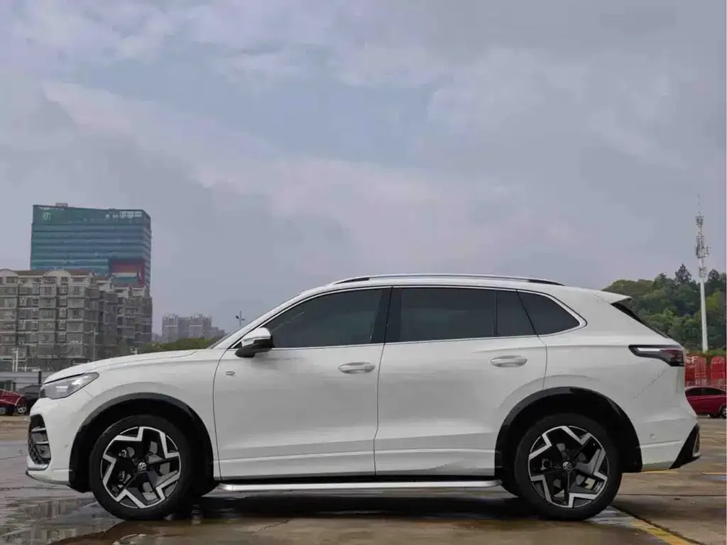 Volkswagen Tiguan L 2024 из CN, фото 4
