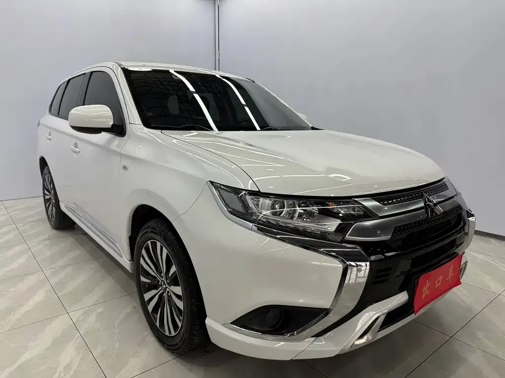 Mitsubishi Outlander 2022 из CN, фото 10