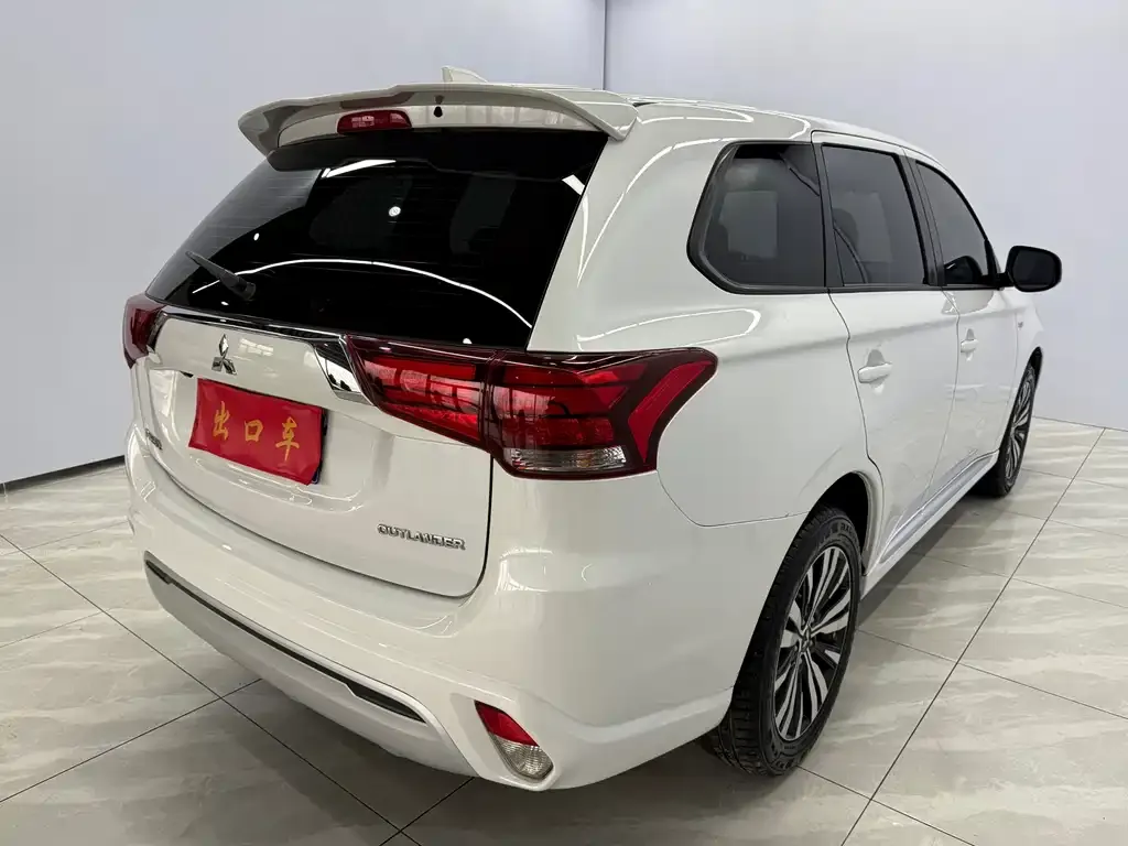 Mitsubishi Outlander 2022 из CN, фото 5