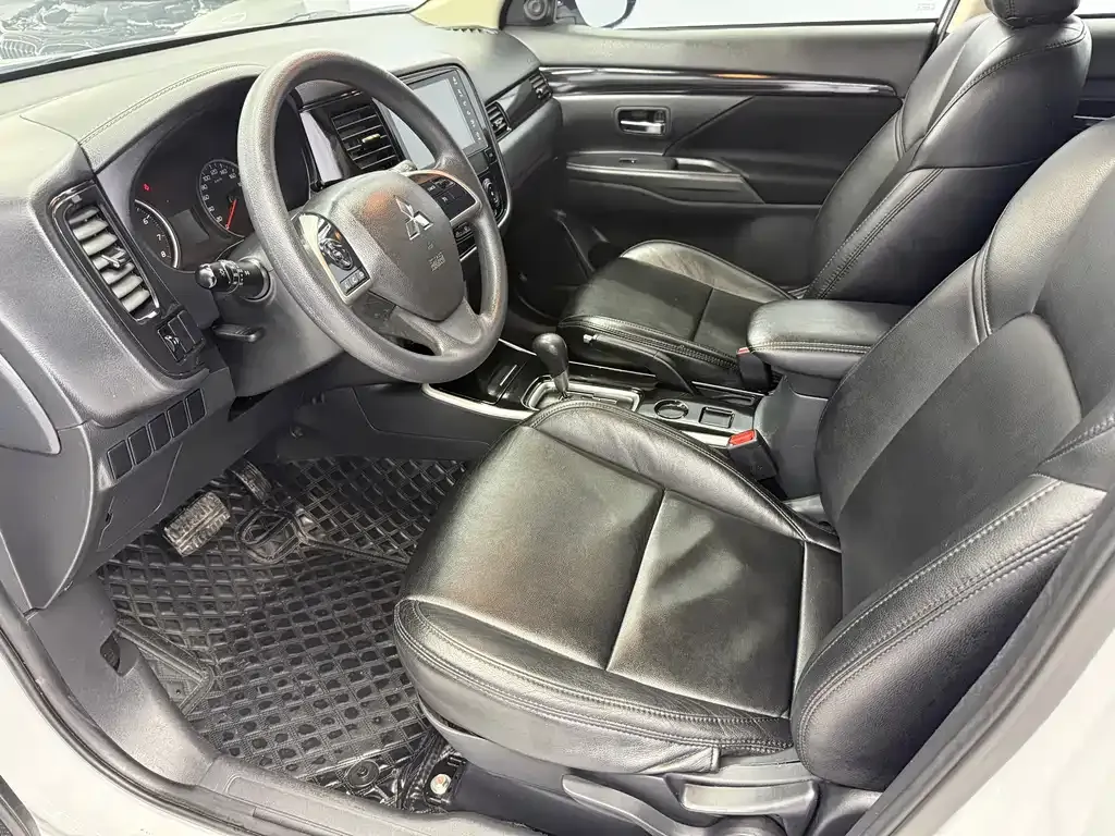 Mitsubishi Outlander 2022 из CN, фото 9