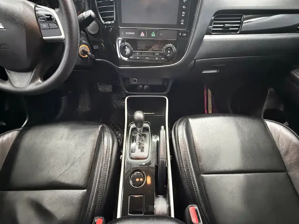 Mitsubishi Outlander 2022 из CN, фото 8