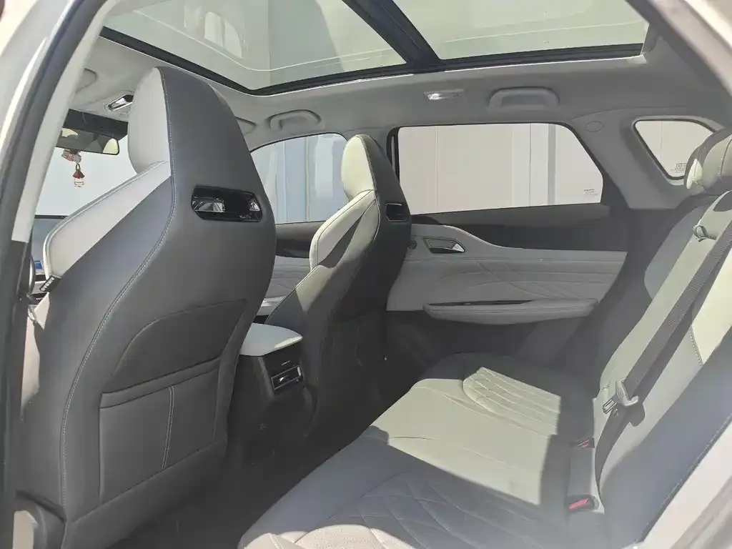 Changan UNI-Z New Energy 2025 из CN, фото 4