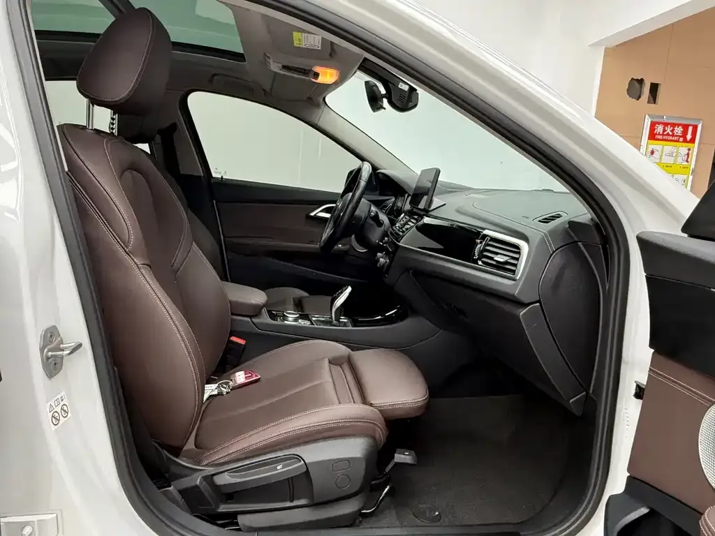BMW 1 Series 2022 из CN, фото 10