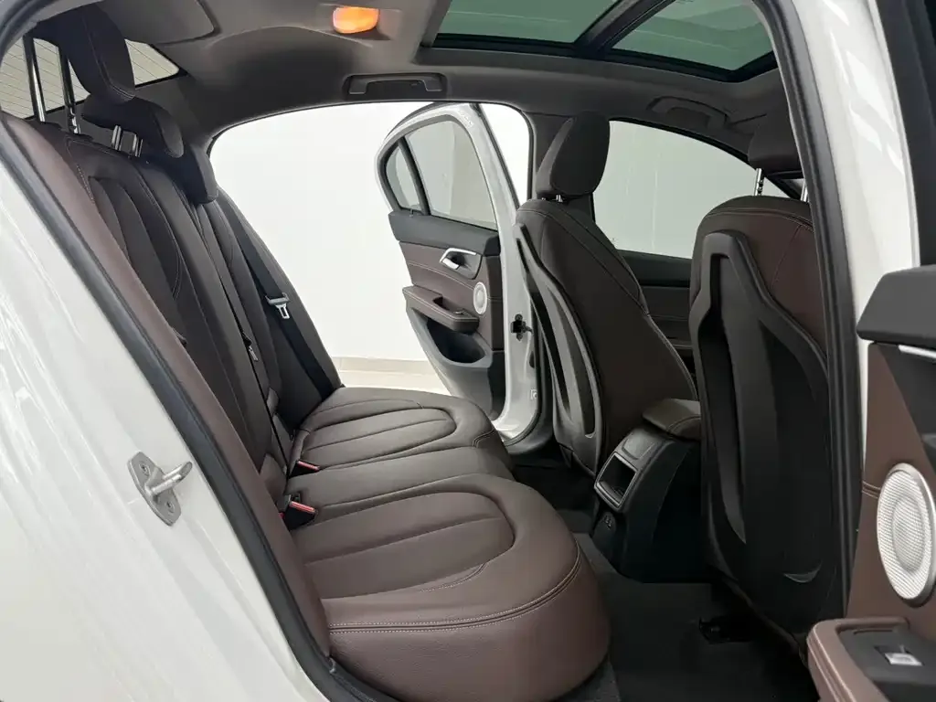 BMW 1 Series 2022 из CN, фото 4