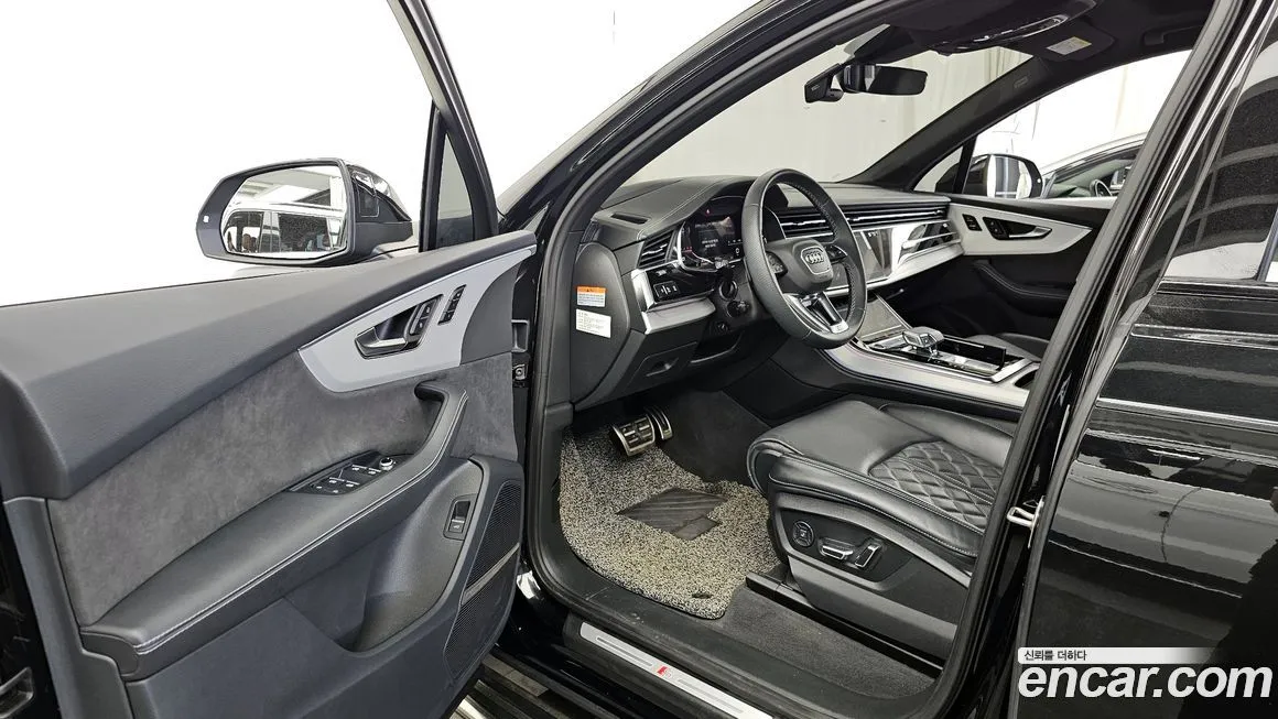 Audi Q7 2023 из KR, фото 4