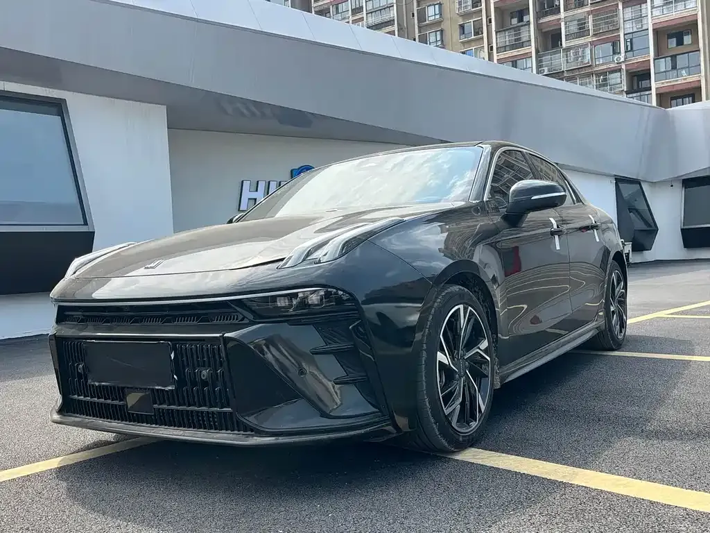 Lynk & Co 03