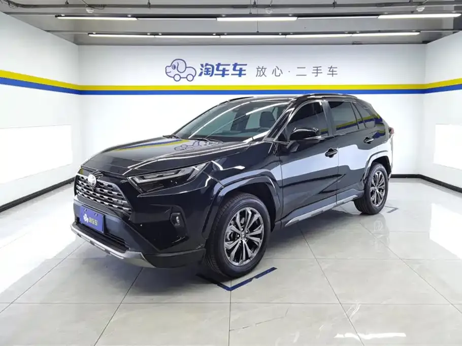 Toyota RAV4 — фото 1