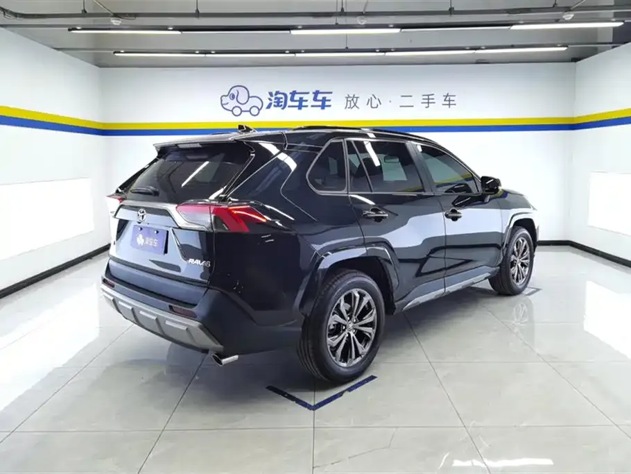 Toyota RAV4 — фото 6