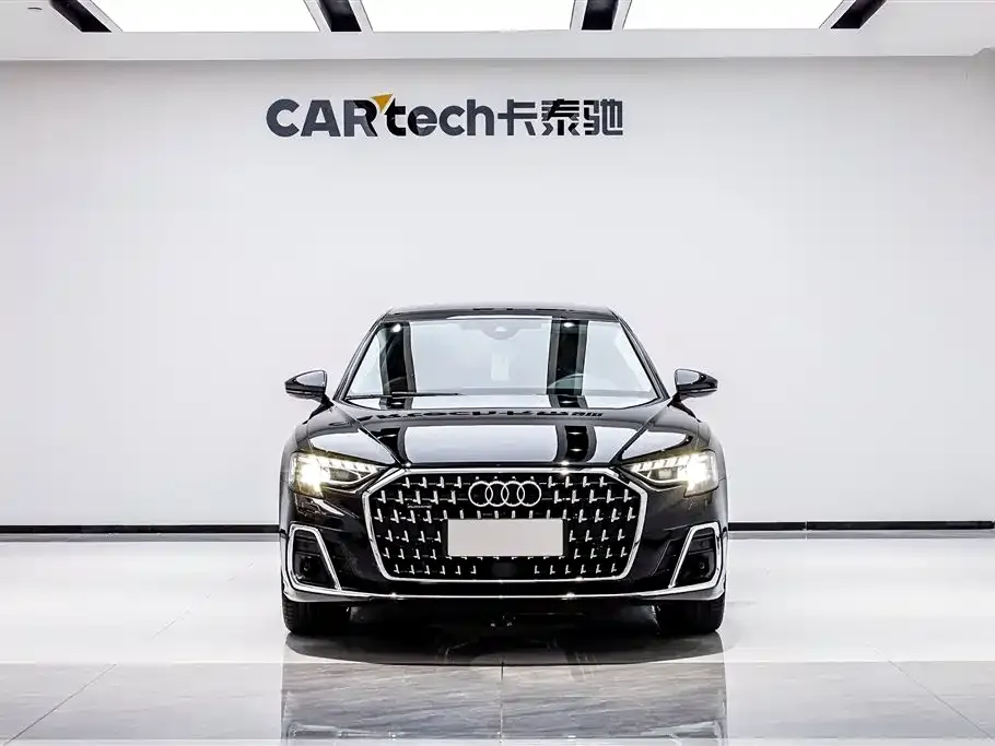 Audi A8 — фото 1