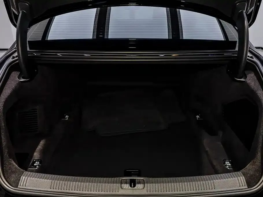 Audi A8 — фото 4