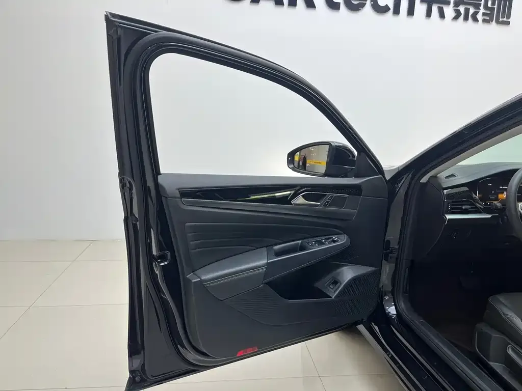 Volkswagen Passat 2023 из CN, фото 6