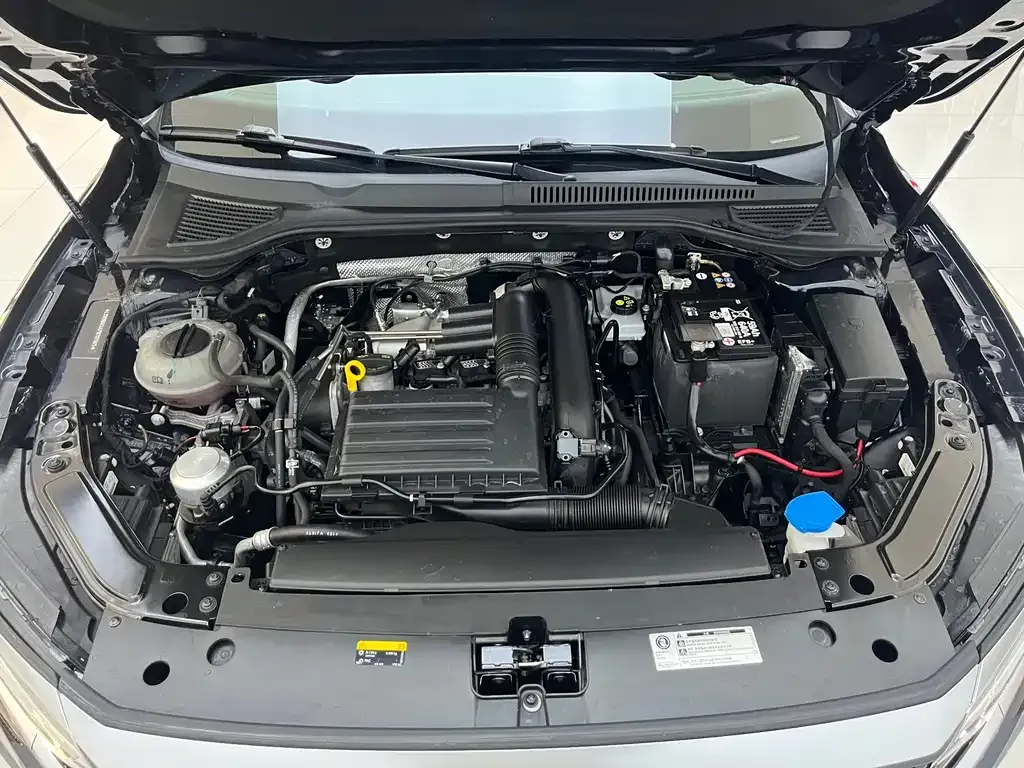Volkswagen Passat 2023 из CN, фото 10