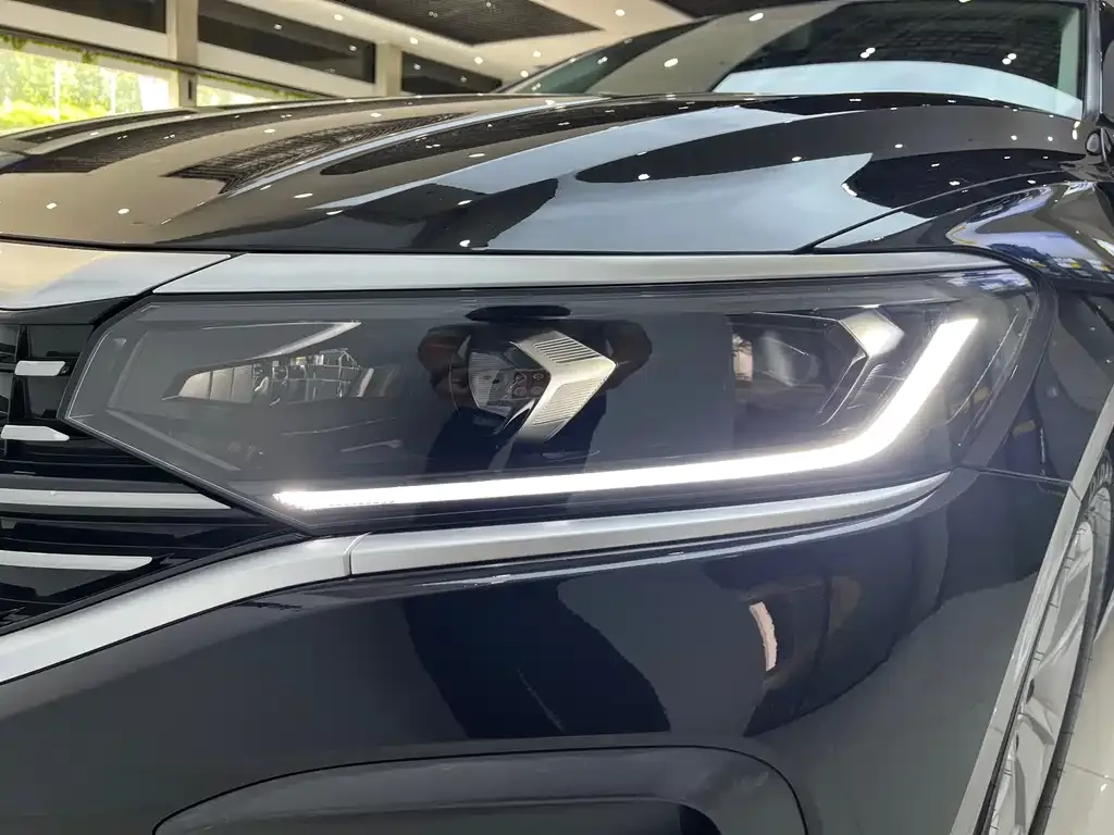 Volkswagen Passat 2023 из CN, фото 7