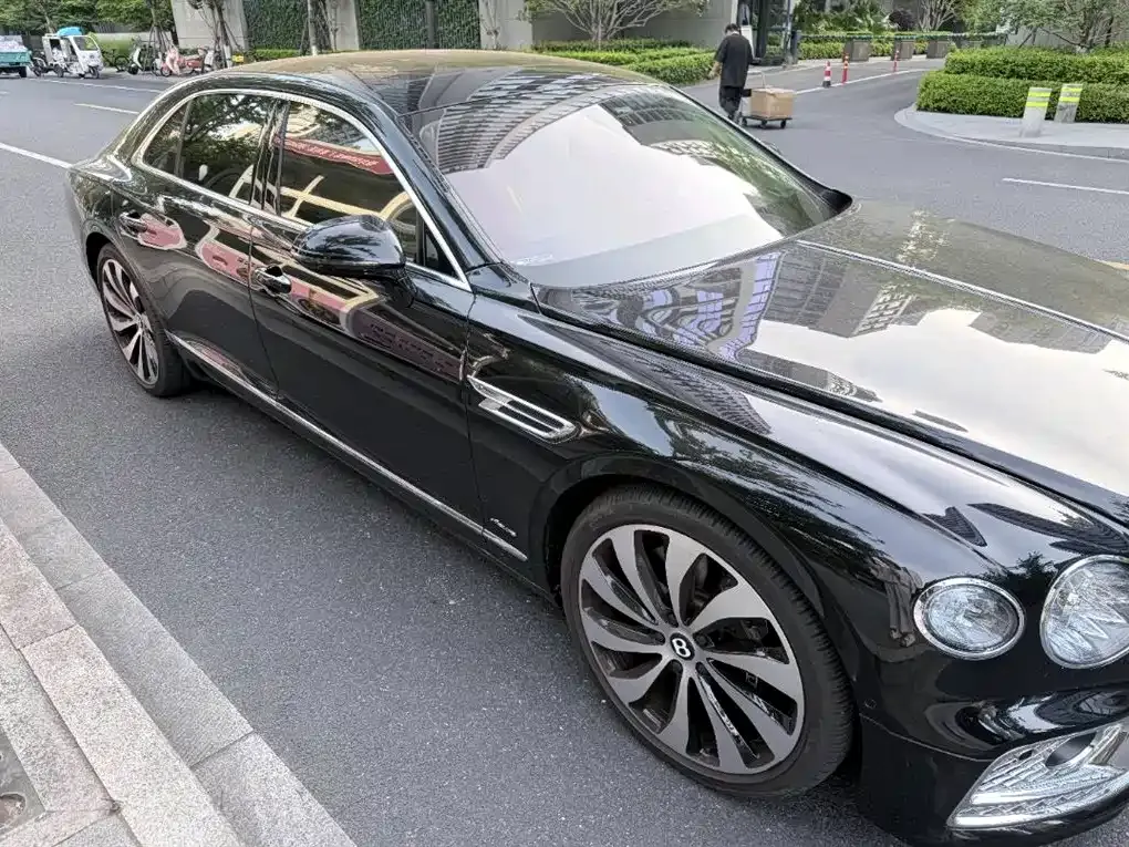 Bentley Flying Spur — фото 5