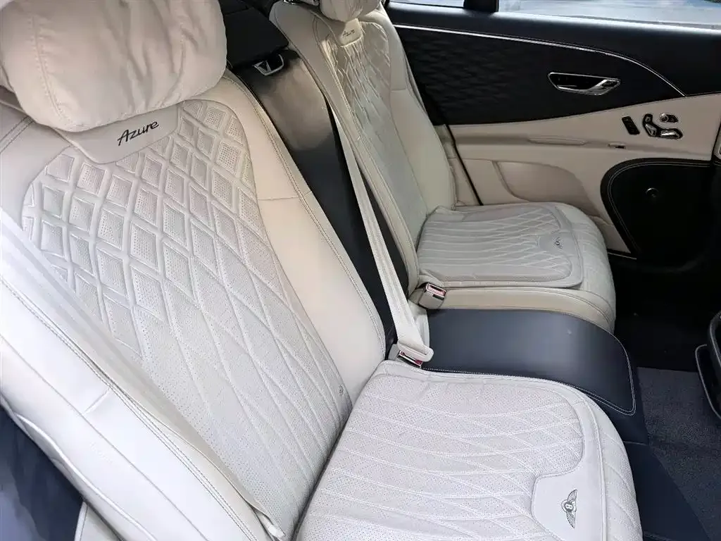 Bentley Flying Spur — фото 3