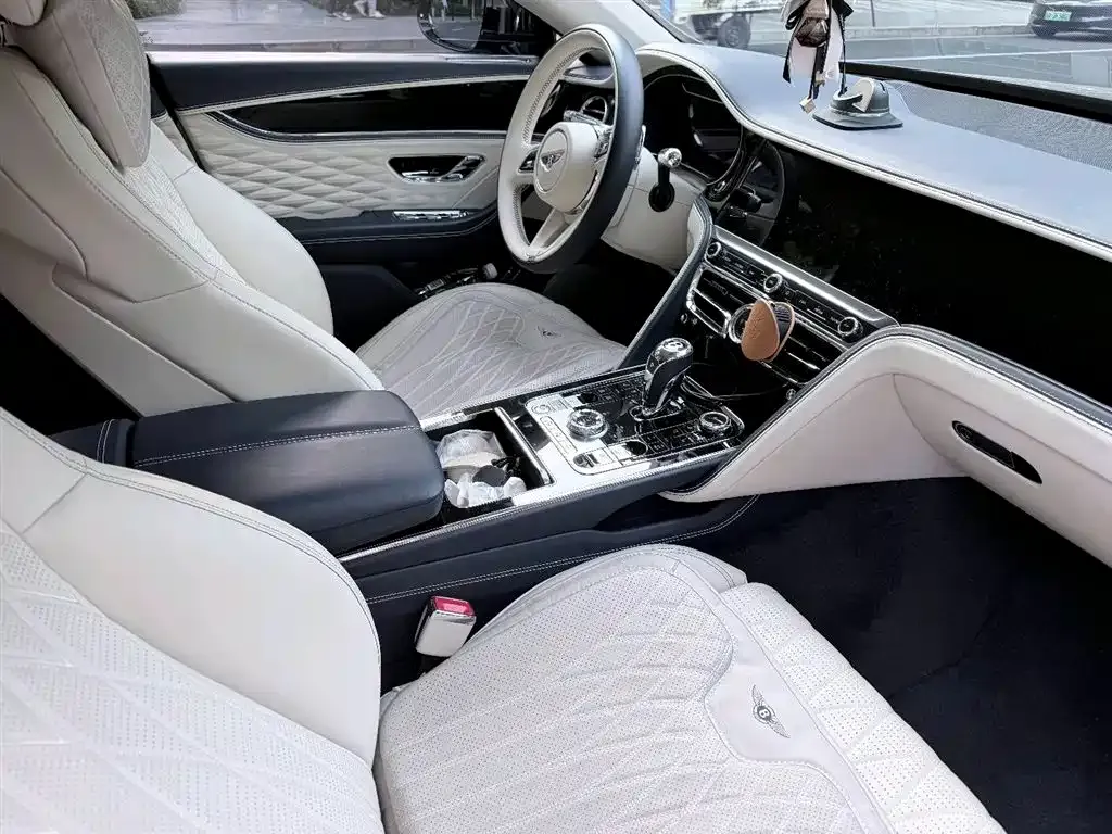 Bentley Flying Spur — фото 4