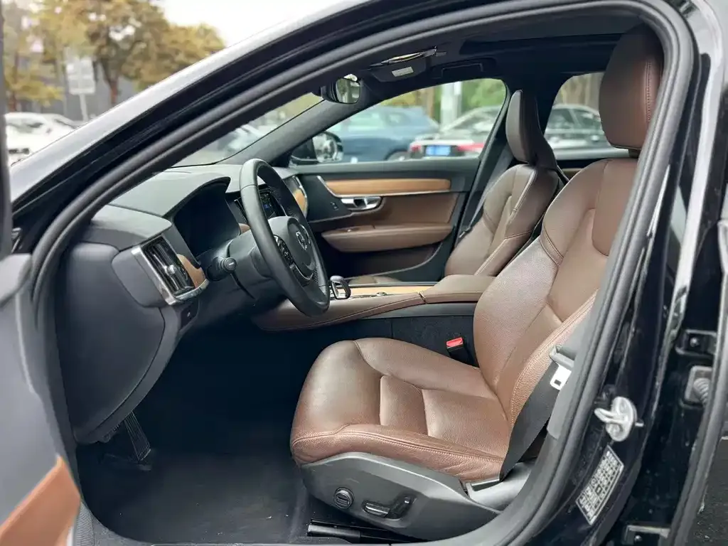 Volvo S90 2024 из CN, фото 3